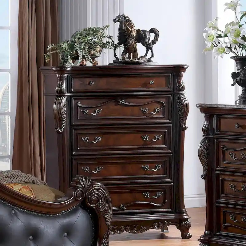 Commode 5 tiroirs en bois massif, blanc/cerisier, style baroque, avec détails sculptés et intérieur en cèdre